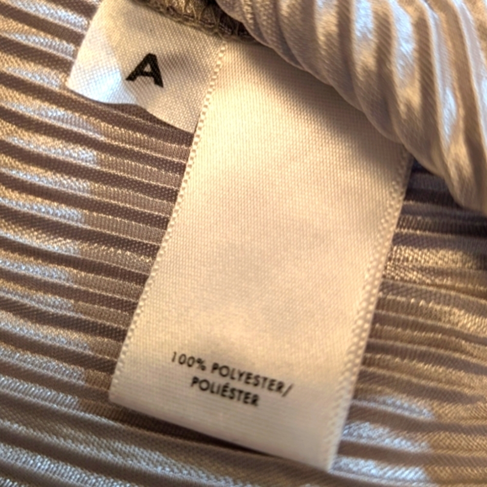 ANN TAYLOR Pleated Top Metallic Champagne Gold Flutter Sleeve Large - Picture 7 of 11